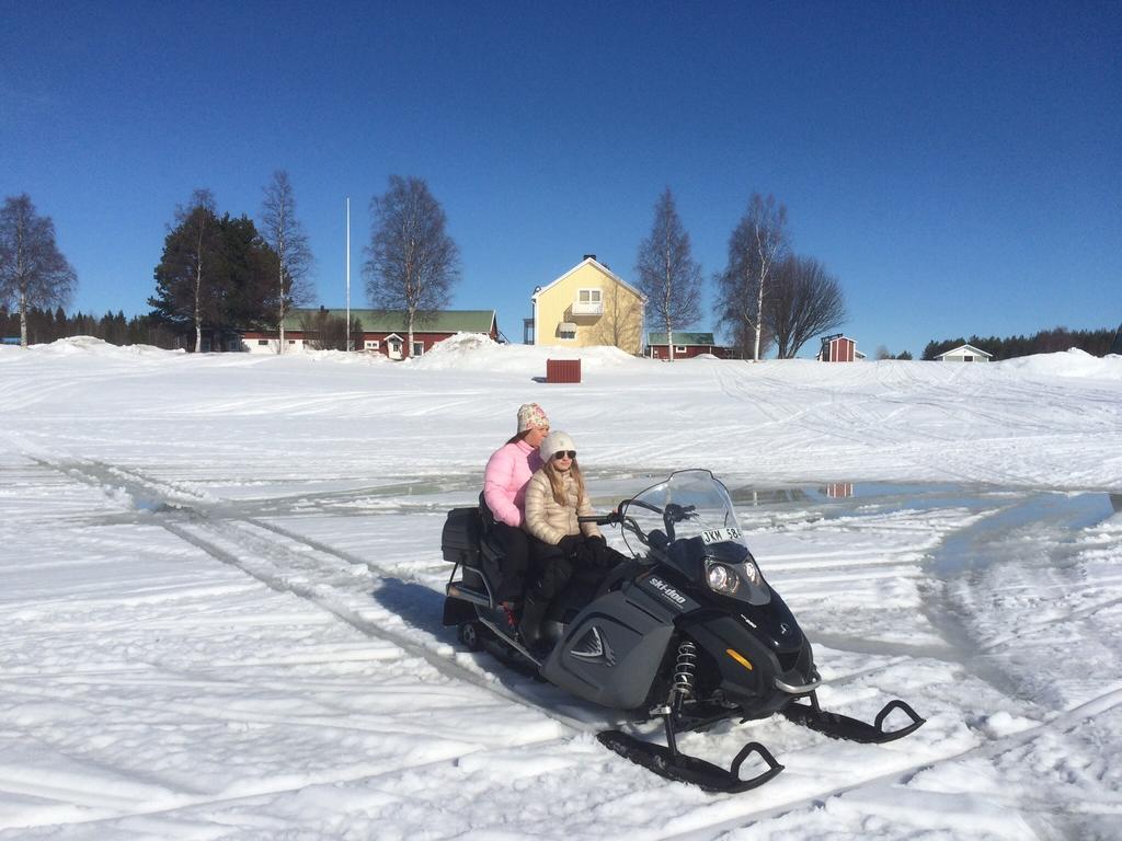 Sangis Motell Och Camping Bagian luar foto